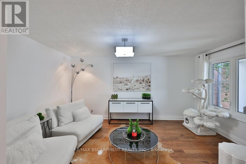 5551 River Grove Avenue, Mississauga, Ontario  L5M 3T6 - Photo 4 - W12551900