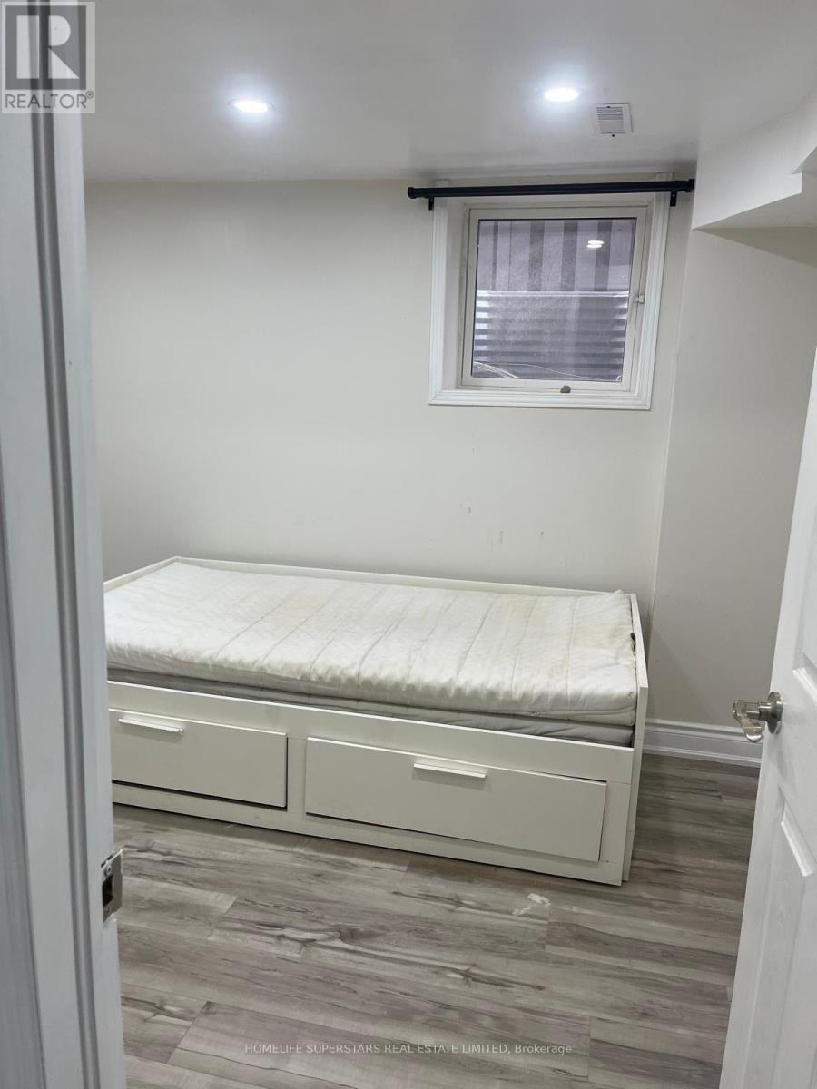 99 Hood Cres Crescent, Brampton, Ontario  L6Y 4S7 - Photo 11 - W12551958