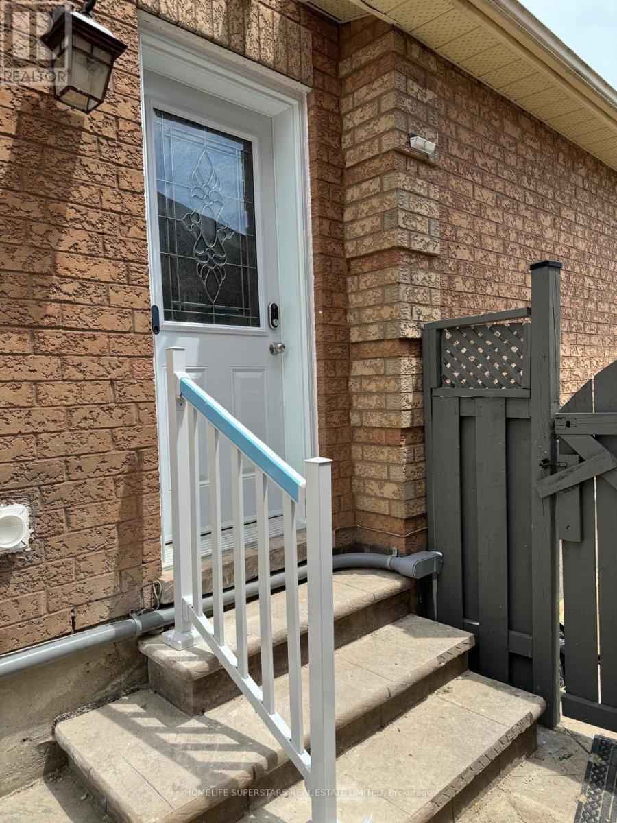 99 Hood Cres Crescent, Brampton, Ontario  L6Y 4S7 - Photo 2 - W12551958