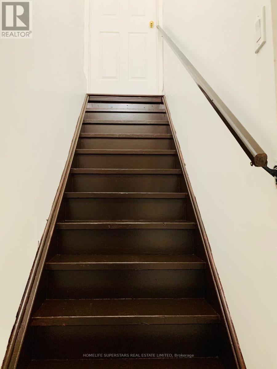 99 Hood Cres Crescent, Brampton, Ontario  L6Y 4S7 - Photo 3 - W12551958