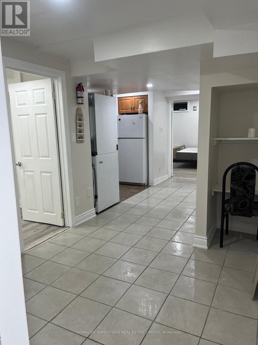 99 Hood Cres Crescent, Brampton, Ontario  L6Y 4S7 - Photo 4 - W12551958