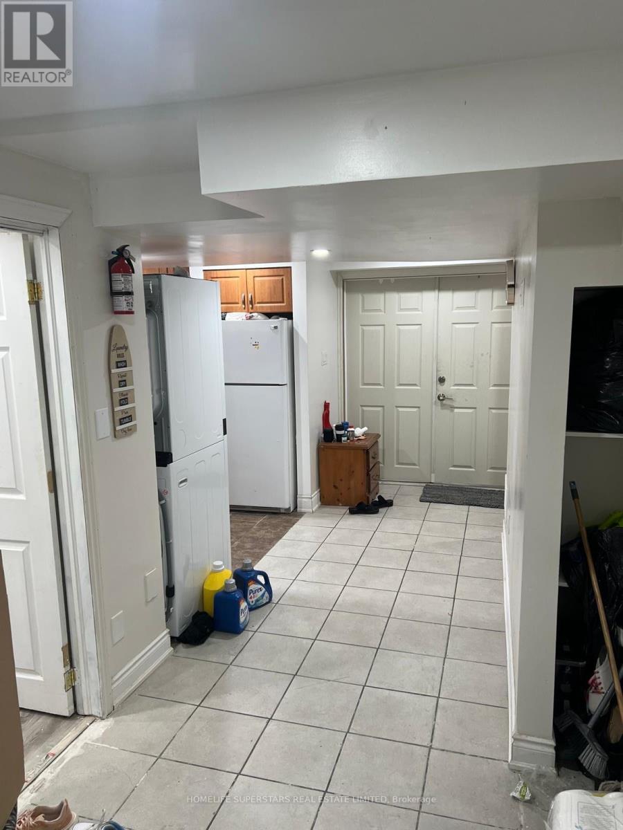 99 Hood Cres Crescent, Brampton, Ontario  L6Y 4S7 - Photo 5 - W12551958