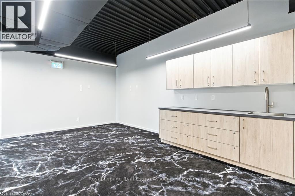 202 - 1232 Northside Road, Burlington, Ontario  L7M 1H6 - Photo 3 - W12551968