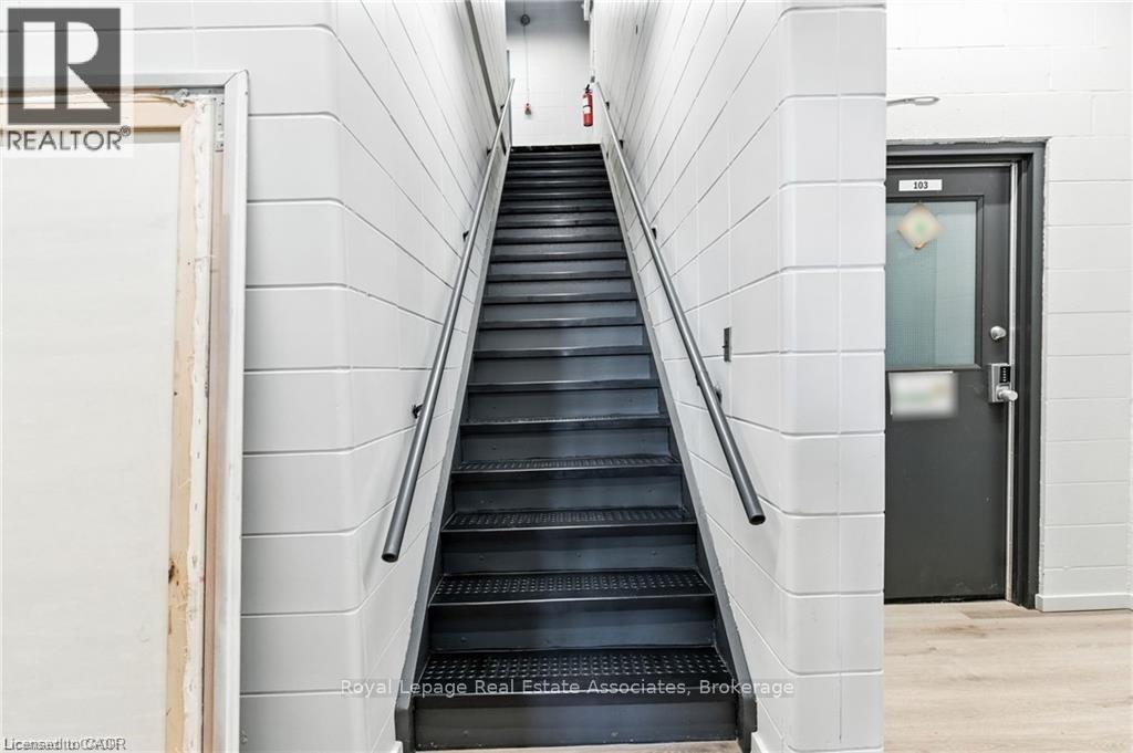 202 - 1232 Northside Road, Burlington, Ontario  L7M 1H6 - Photo 8 - W12551968