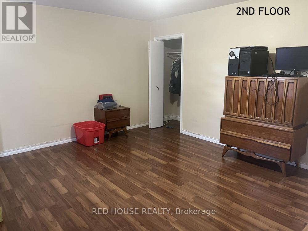 1533 O'connor Drive, Toronto, Ontario  M4B 2V7 - Photo 14 - E12450864