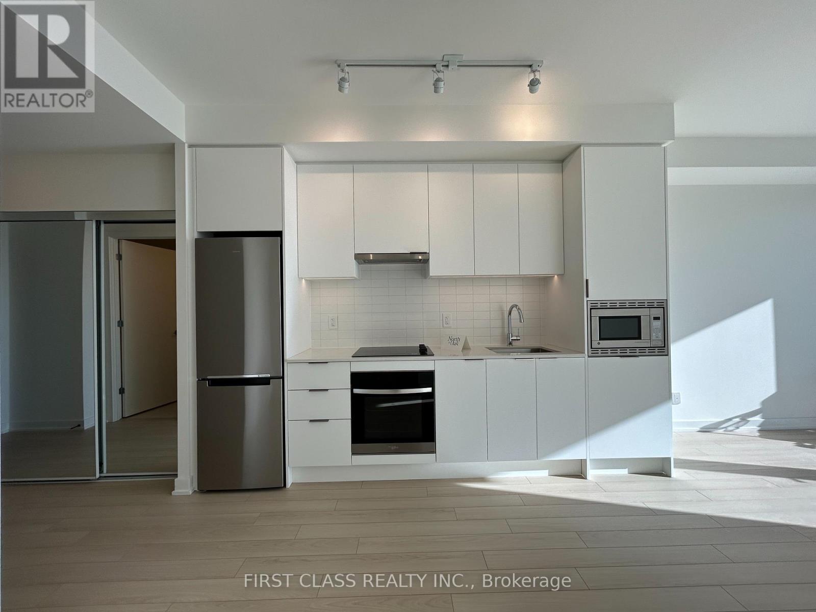 1207 - 3071 Trafalgar Road, Oakville, Ontario L6H 8C6 - Photo 11 - W12549818