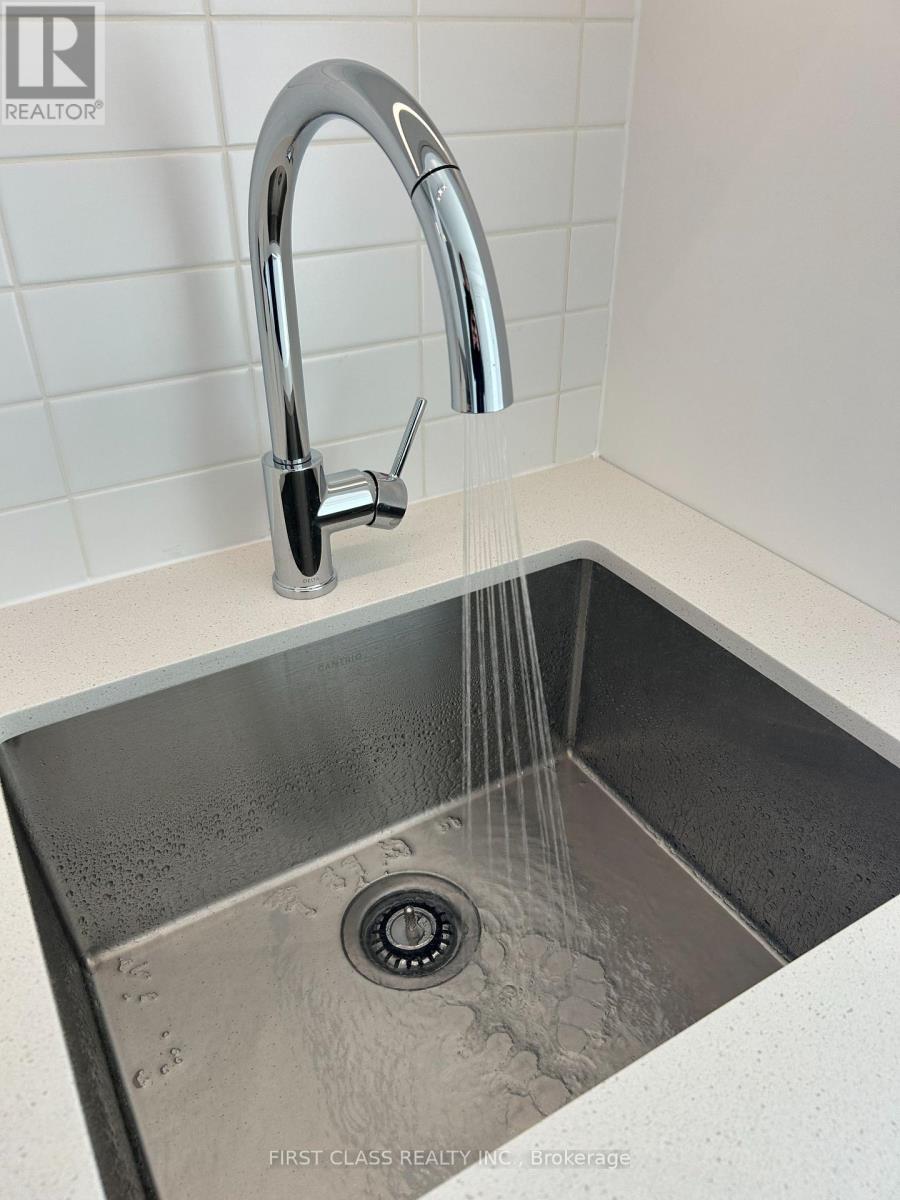 1207 - 3071 Trafalgar Road, Oakville, Ontario L6H 8C6 - Photo 15 - W12549818