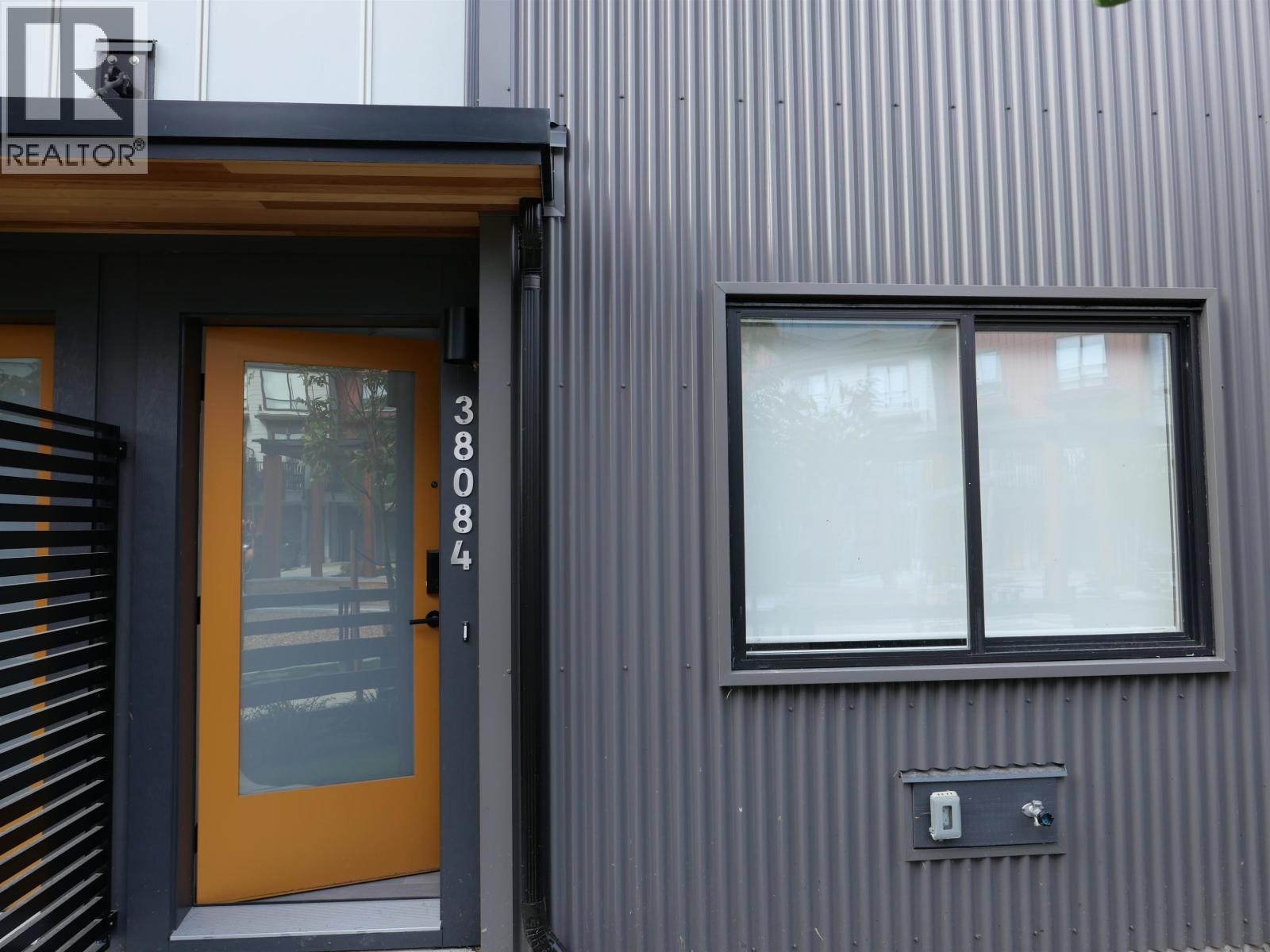 38084 HELM WAY, Squamish, British Columbia