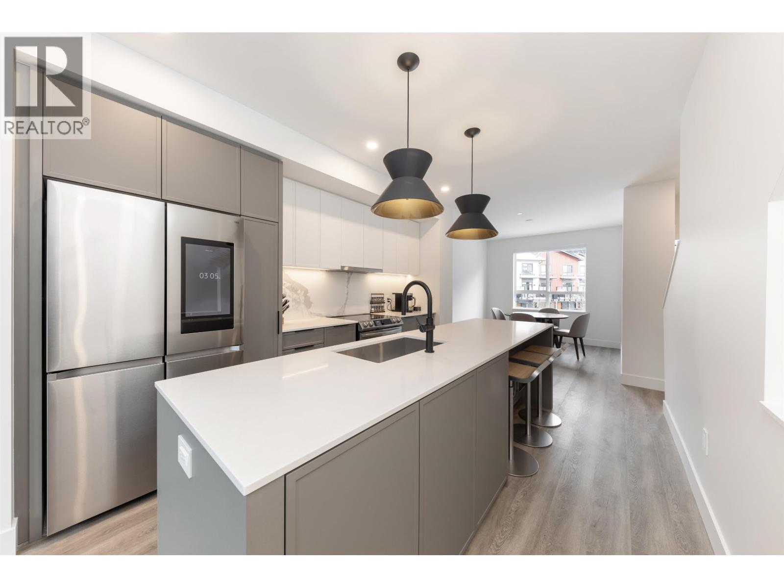 38084 Helm Way, Squamish, British Columbia  V8B 1E6 - Photo 5 - R3067876