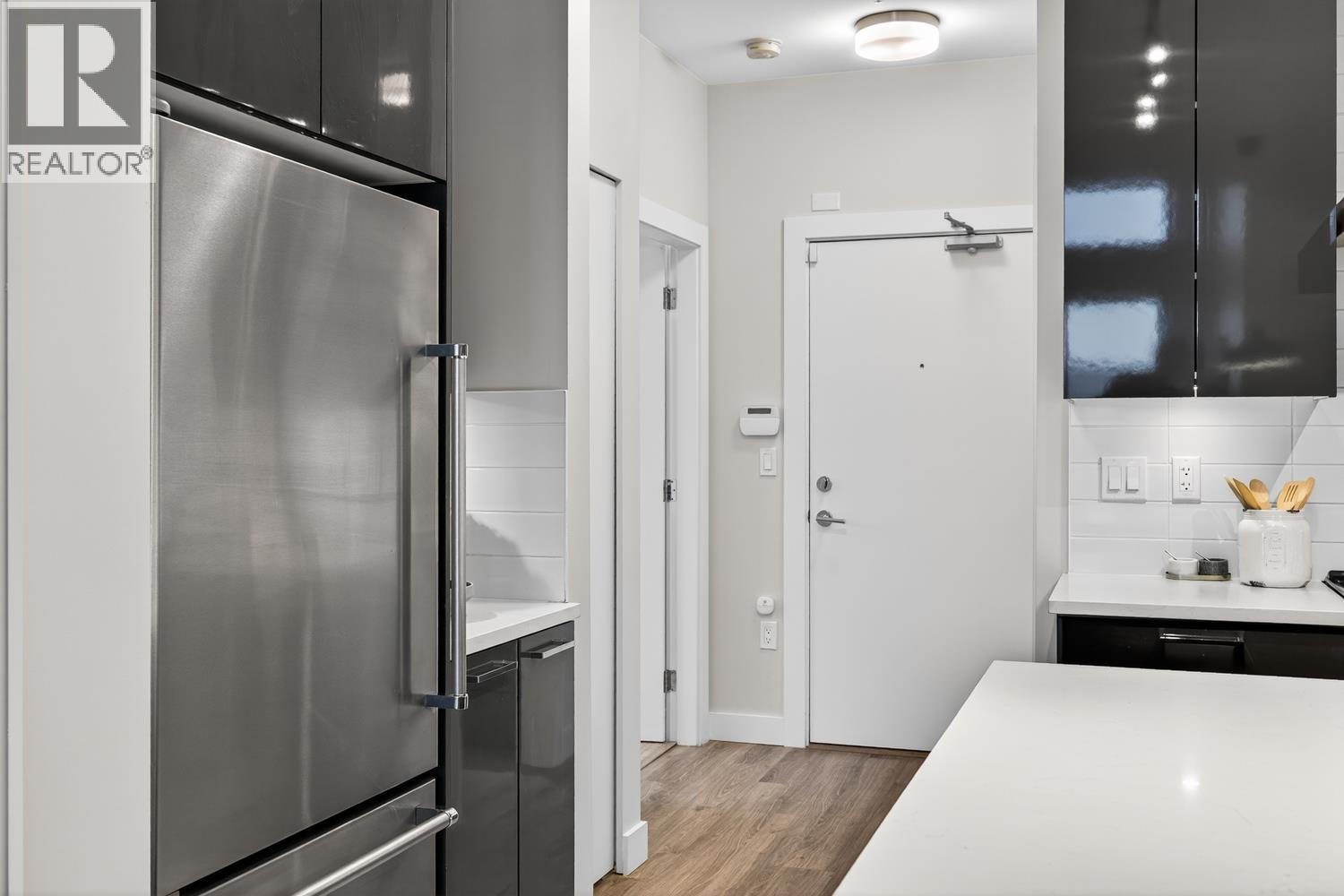 408 1728 Gilmore Avenue, Burnaby, British Columbia  V5C 0L3 - Photo 2 - R3067888