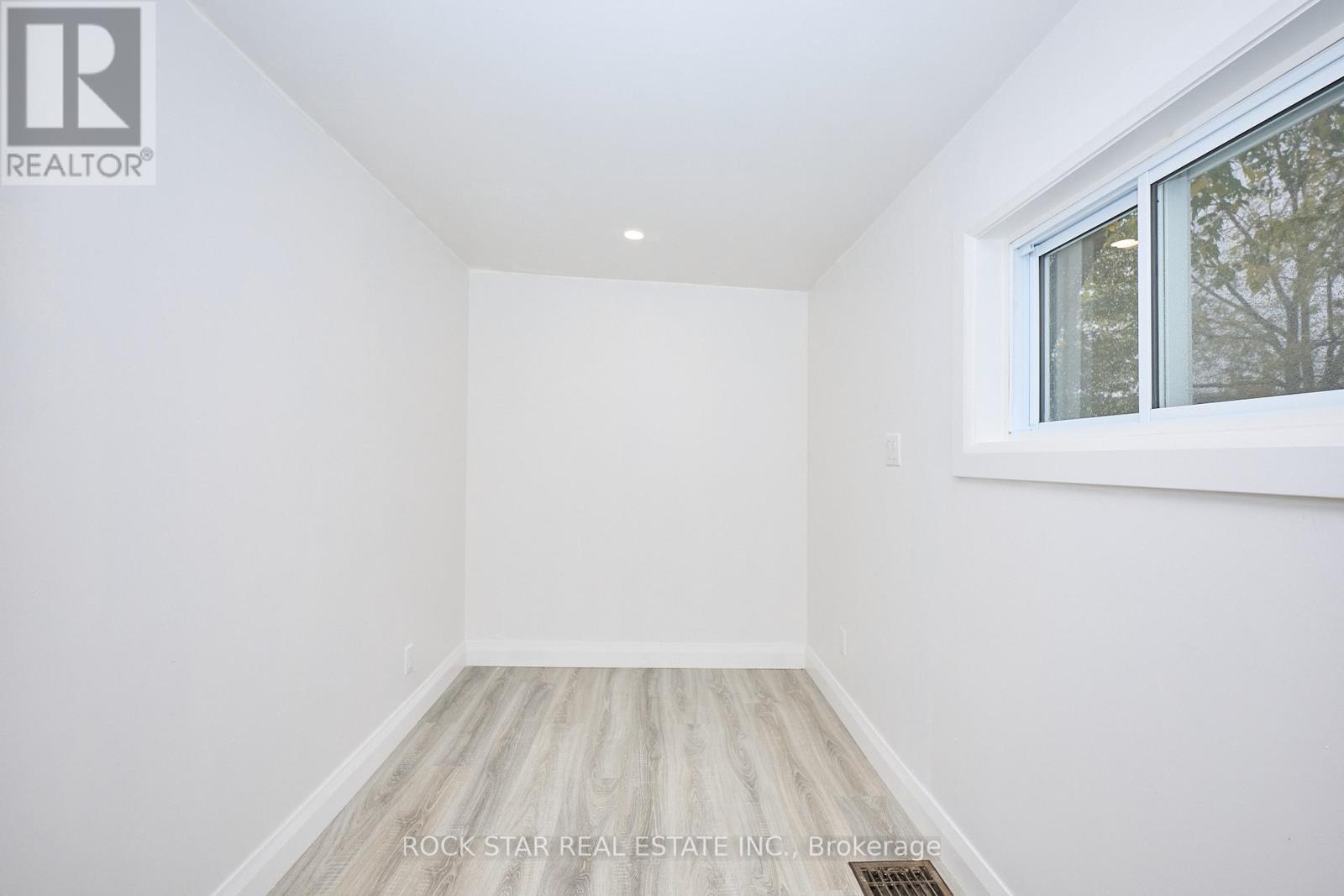 Upper - 65 Almond Street, Welland, Ontario  L3B 3P6 - Photo 12 - X12551794