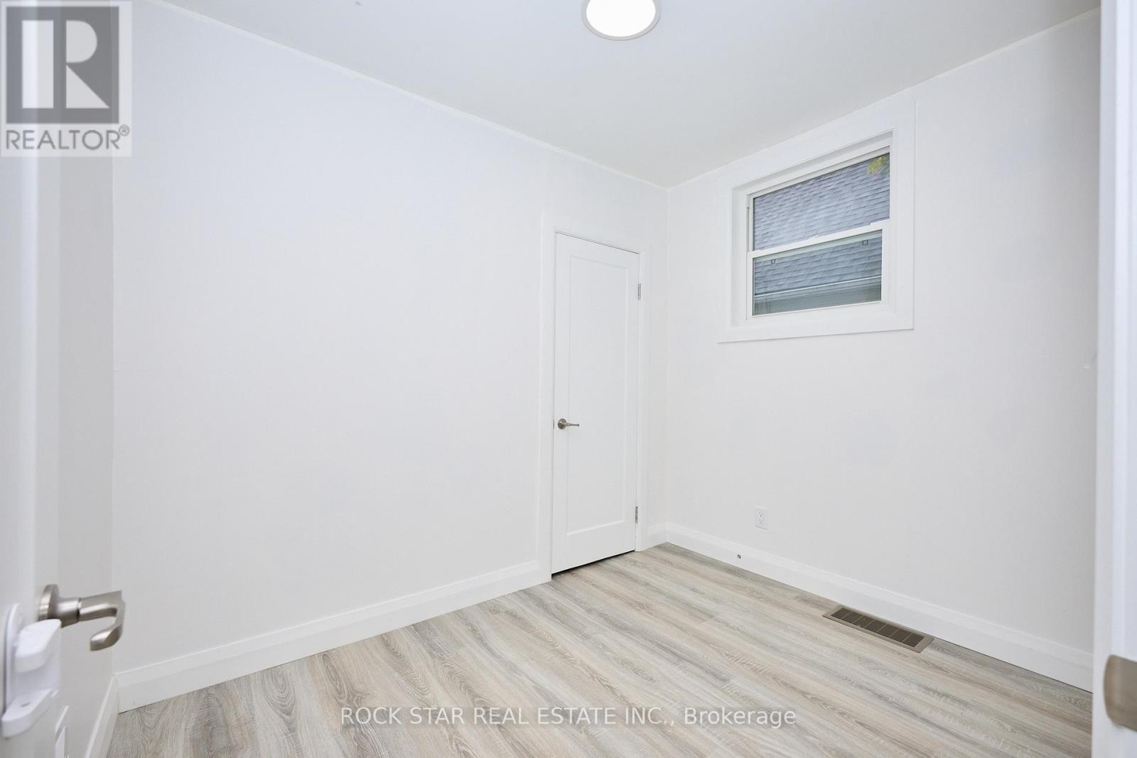 Upper - 65 Almond Street, Welland, Ontario  L3B 3P6 - Photo 13 - X12551794