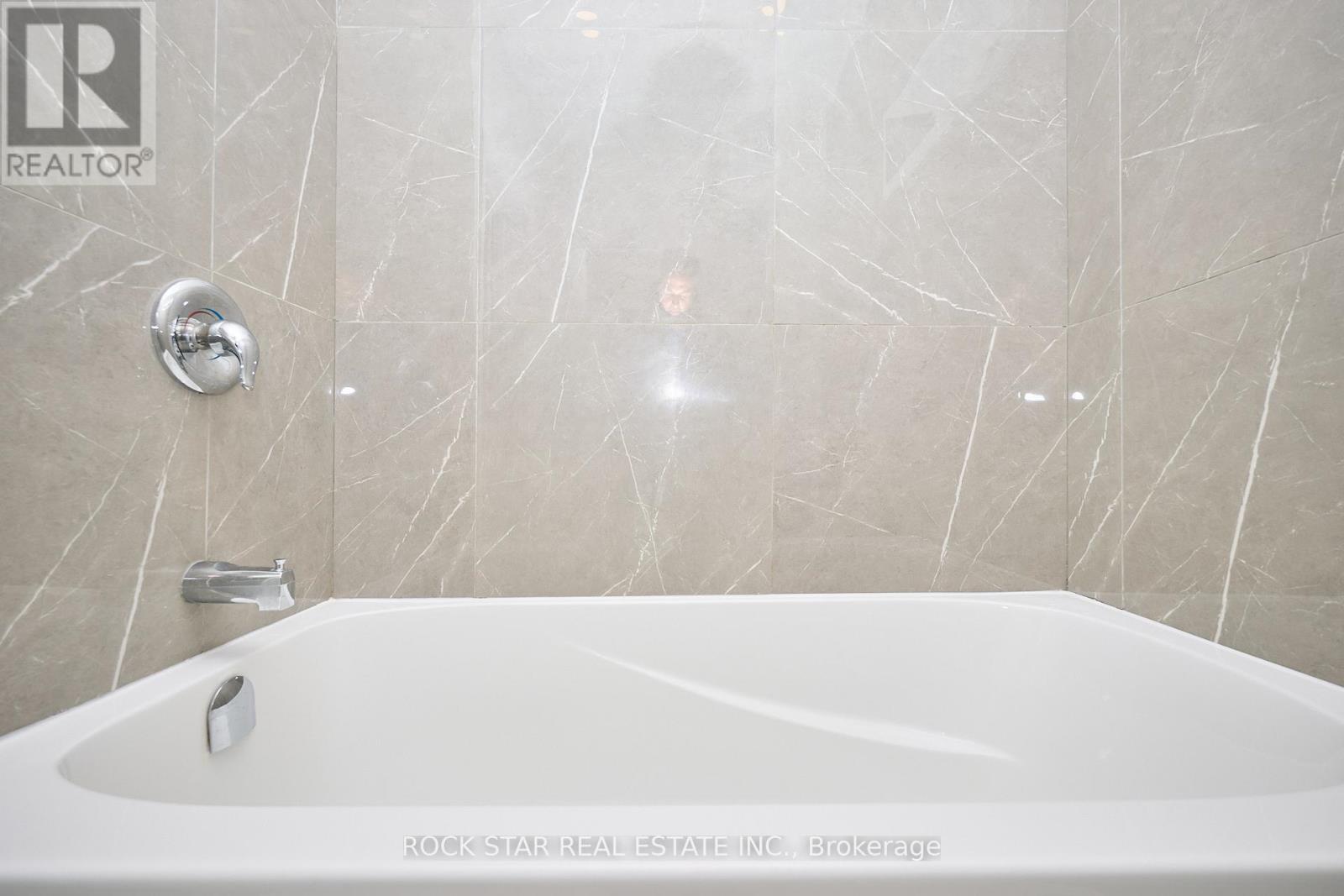 Upper - 65 Almond Street, Welland, Ontario  L3B 3P6 - Photo 16 - X12551794