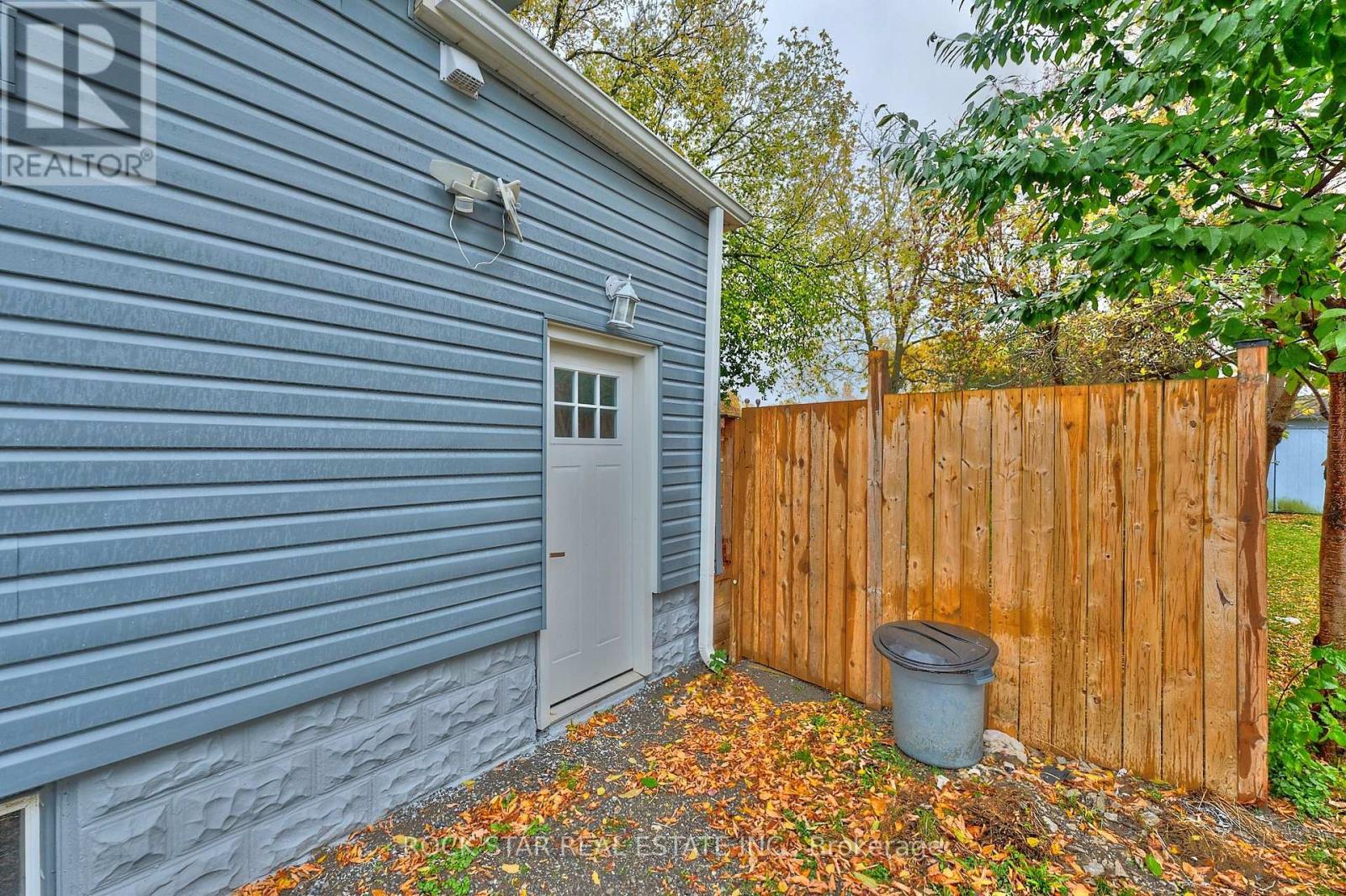 Upper - 65 Almond Street, Welland, Ontario  L3B 3P6 - Photo 18 - X12551794