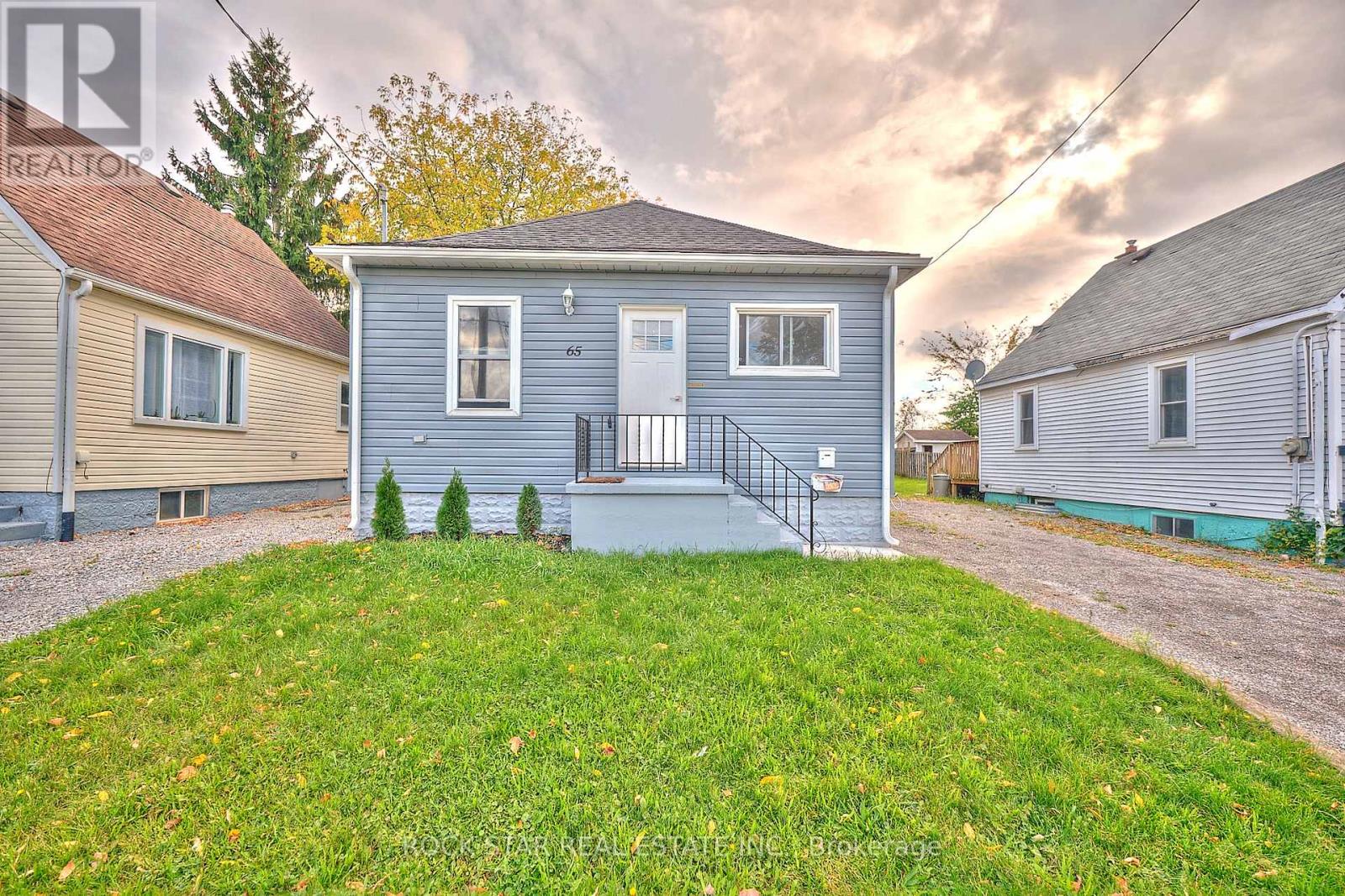 Upper - 65 Almond Street, Welland, Ontario  L3B 3P6 - Photo 2 - X12551794