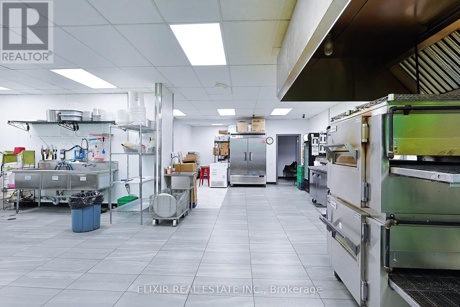 135 Richmond Street, Chatham-Kent, Ontario  N7M 1P1 - Photo 12 - X12551806