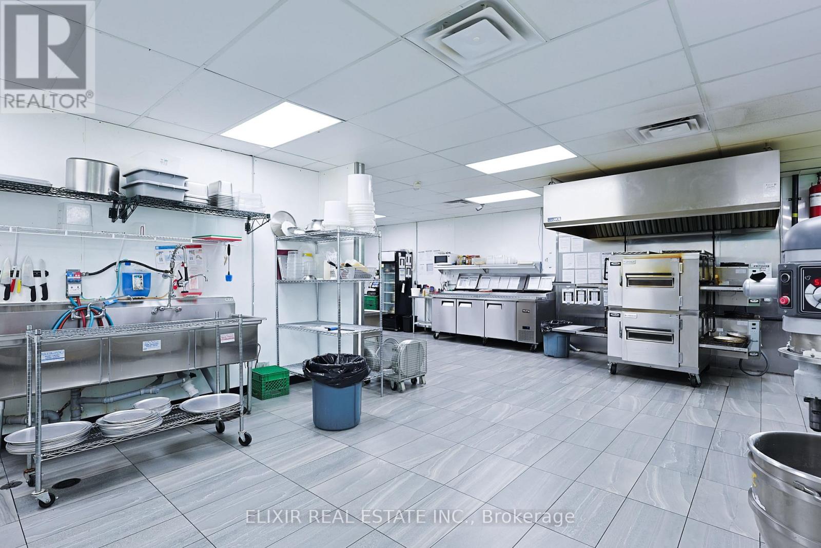 135 Richmond Street, Chatham-Kent, Ontario  N7M 1P1 - Photo 13 - X12551806