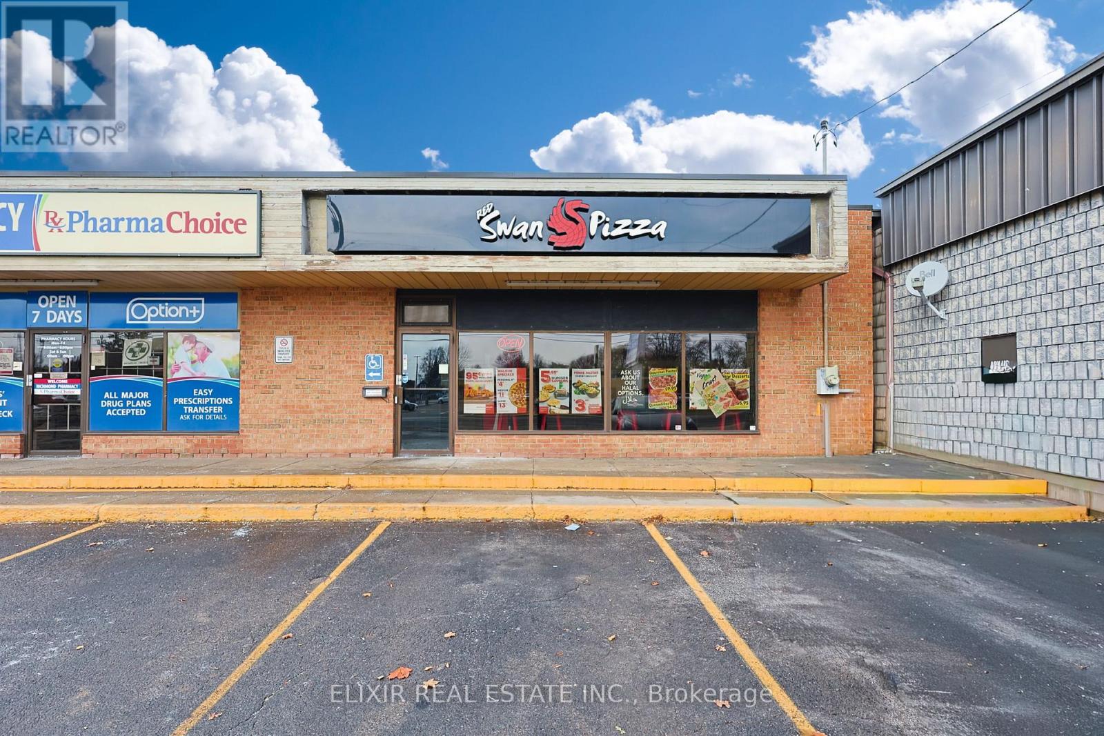 135 Richmond Street, Chatham-Kent, Ontario  N7M 1P1 - Photo 2 - X12551806