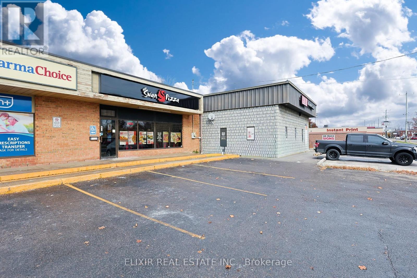 135 Richmond Street, Chatham-Kent, Ontario  N7M 1P1 - Photo 4 - X12551806