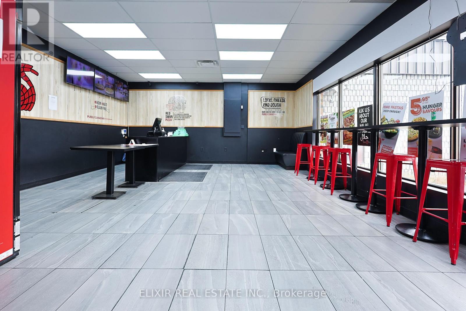 135 Richmond Street, Chatham-Kent, Ontario  N7M 1P1 - Photo 9 - X12551806