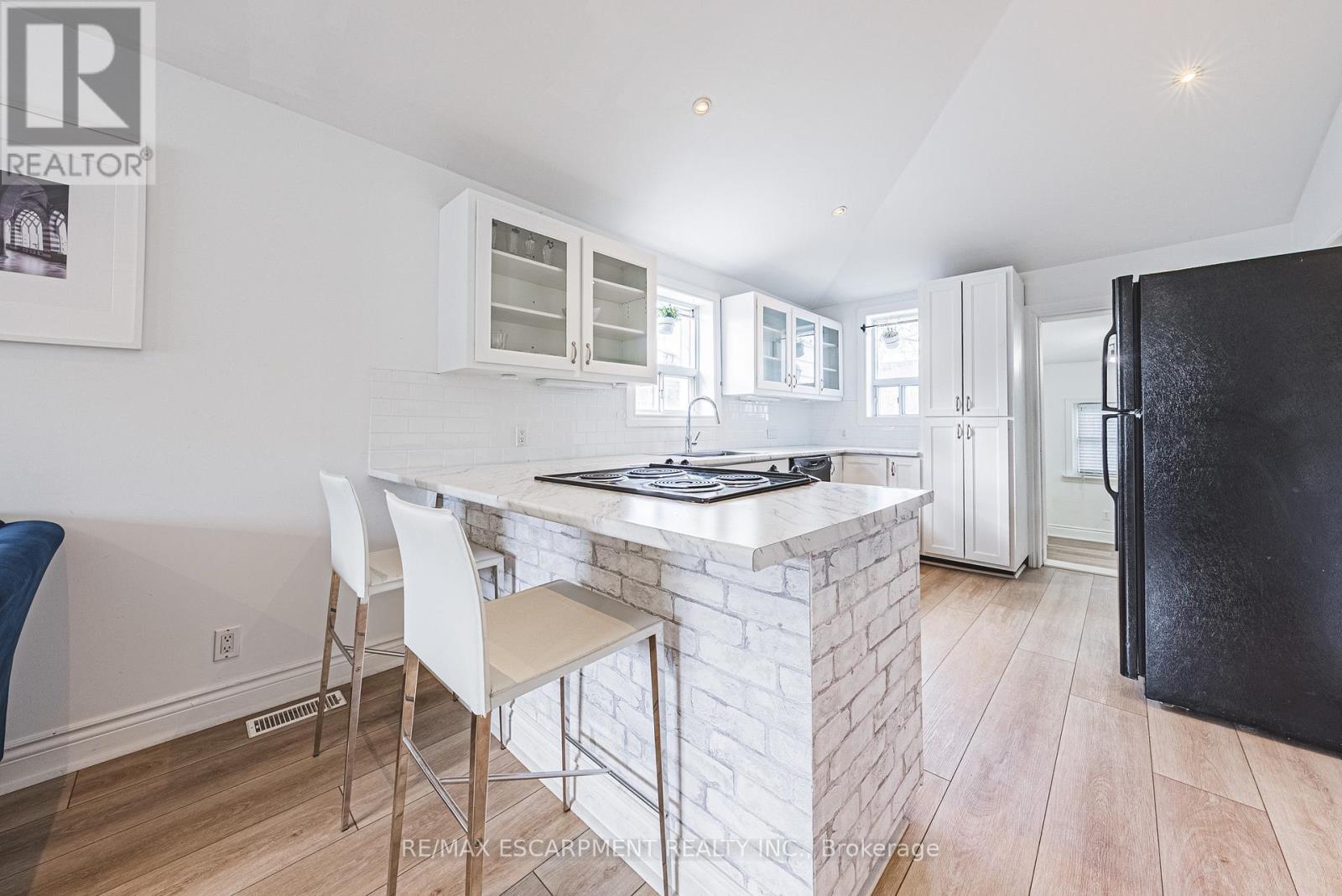 258 West 19th Street, Hamilton, Ontario  L9C 4J4 - Photo 10 - X12551808