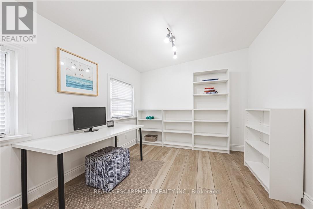 258 West 19th Street, Hamilton, Ontario  L9C 4J4 - Photo 15 - X12551808