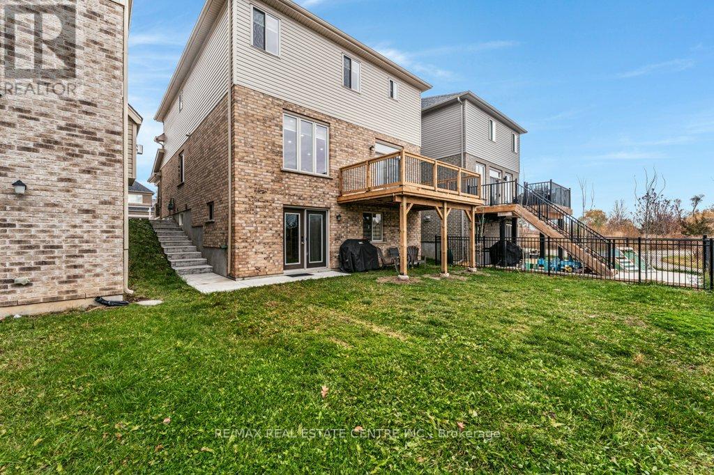 121 Steeplechase Way, Waterloo, Ontario  N2K 0E7 - Photo 2 - X12551884