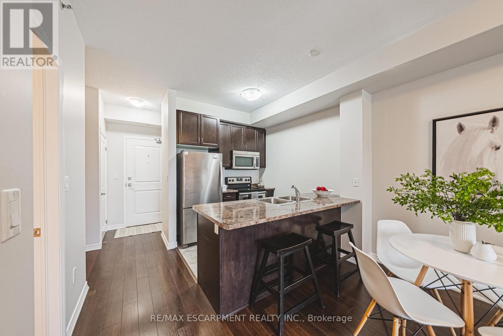 221 - 35 Southshore Crescent, Hamilton, Ontario  L8E 0J2 - Photo 11 - X12551906