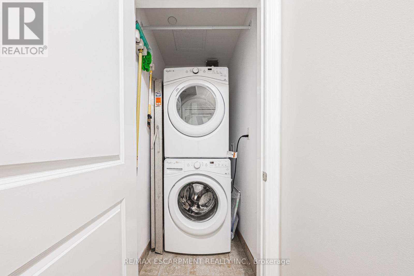 221 - 35 Southshore Crescent, Hamilton, Ontario  L8E 0J2 - Photo 23 - X12551906