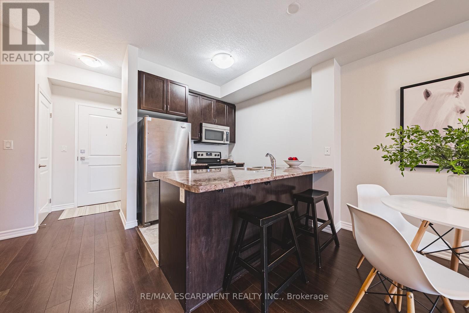 221 - 35 Southshore Crescent, Hamilton, Ontario  L8E 0J2 - Photo 6 - X12551906