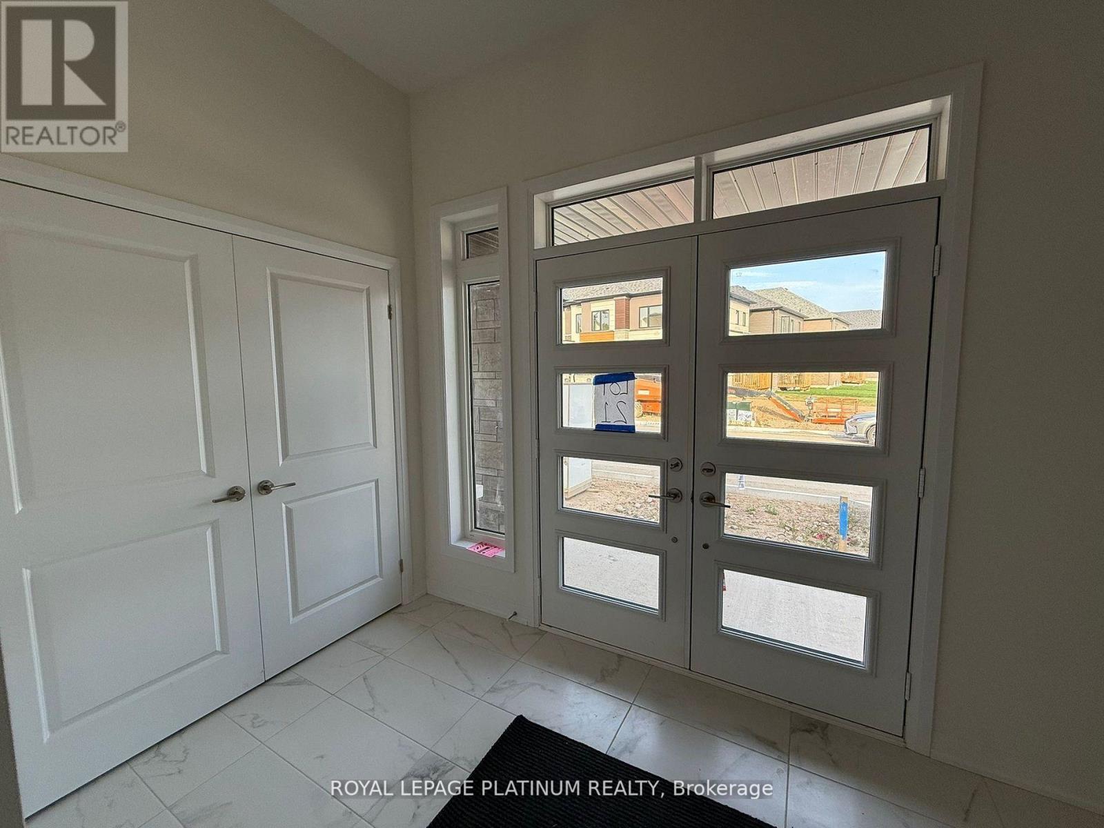 43 Mckernan Avenue, Brantford, Ontario  N3V 0C2 - Photo 3 - X12551962