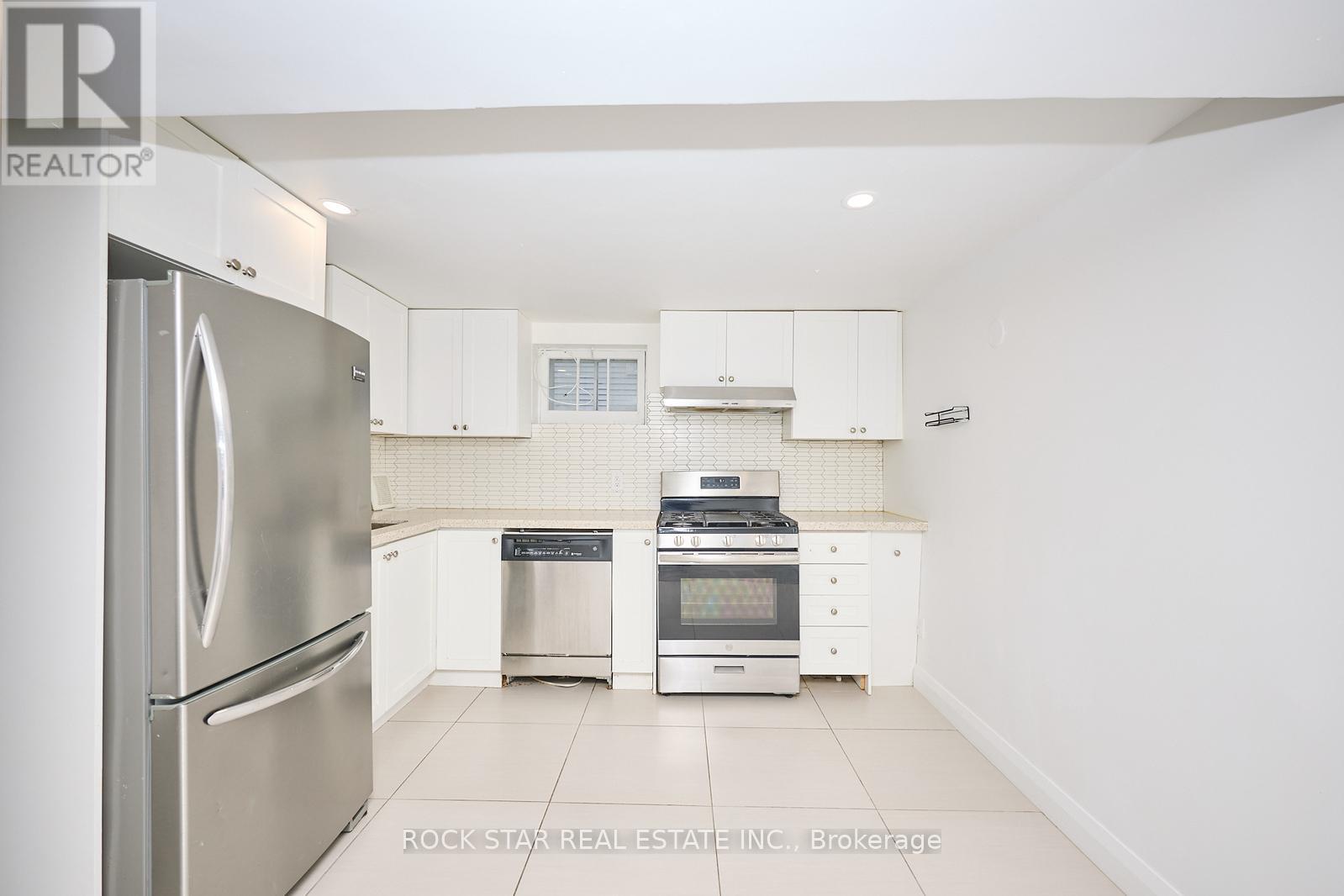 Lower - 65 Almond Street, Welland, Ontario  L3B 3P6 - Photo 11 - X12551972