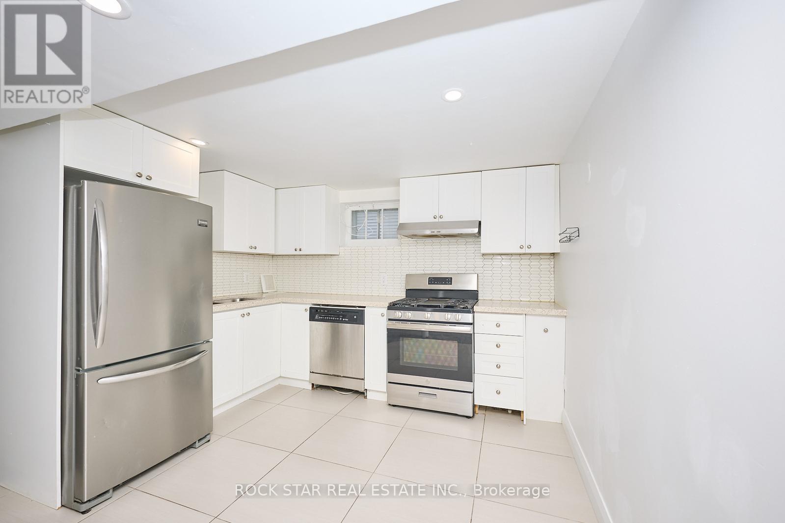 Lower - 65 Almond Street, Welland, Ontario  L3B 3P6 - Photo 12 - X12551972