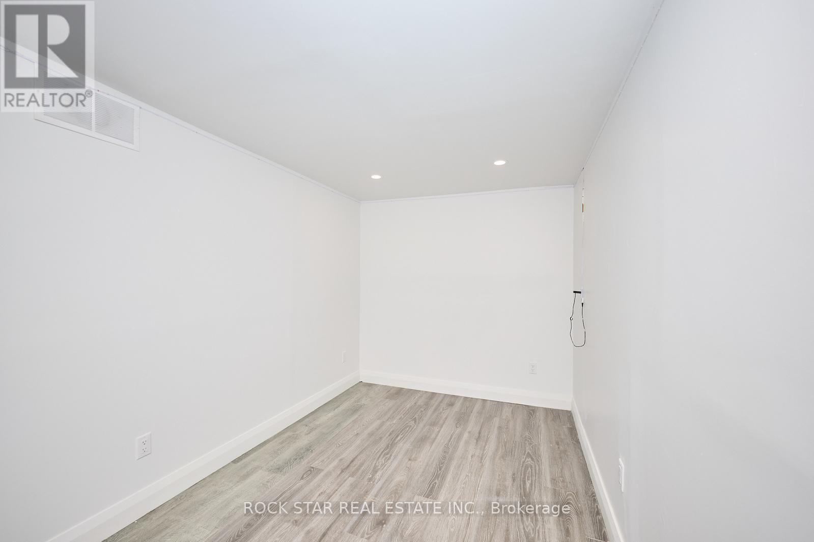 Lower - 65 Almond Street, Welland, Ontario  L3B 3P6 - Photo 7 - X12551972