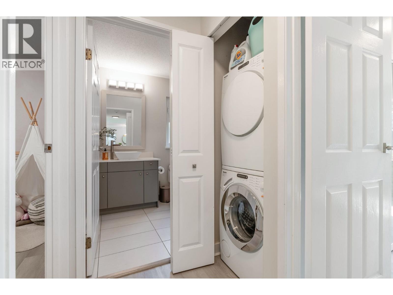 625 Seymour Court, North Vancouver, British Columbia  V7J 3S7 - Photo 30 - R3067797