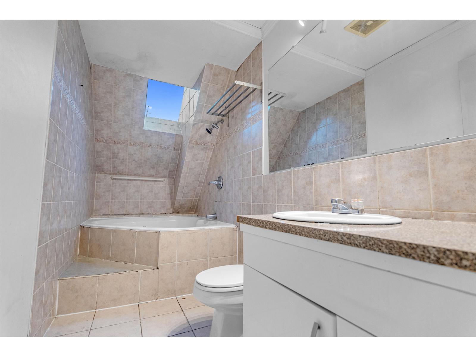 6726 133 Street, Surrey, British Columbia  V3W 7J6 - Photo 9 - R3065056