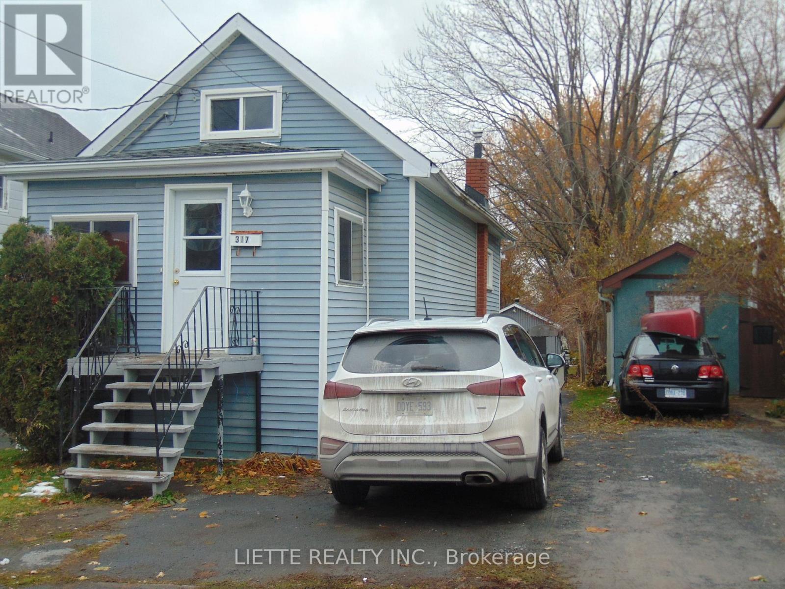 317 8th Street E, Cornwall, Ontario  K6H 2S6 - Photo 2 - X12552000