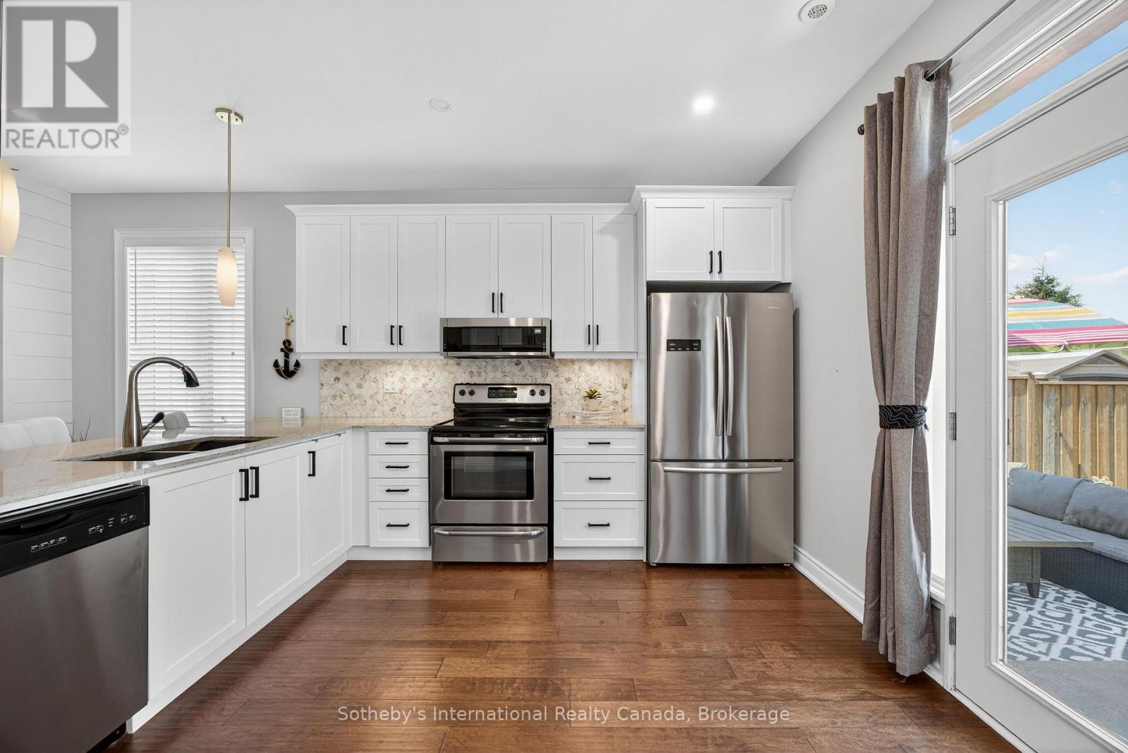 95 Wally Drive, Wasaga Beach, Ontario  L9Z 0G5 - Photo 11 - S12293056