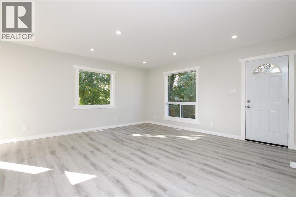 6318 Horn Street, Red Deer, Alberta  T4N 5M5 - Photo 4 - A2261795