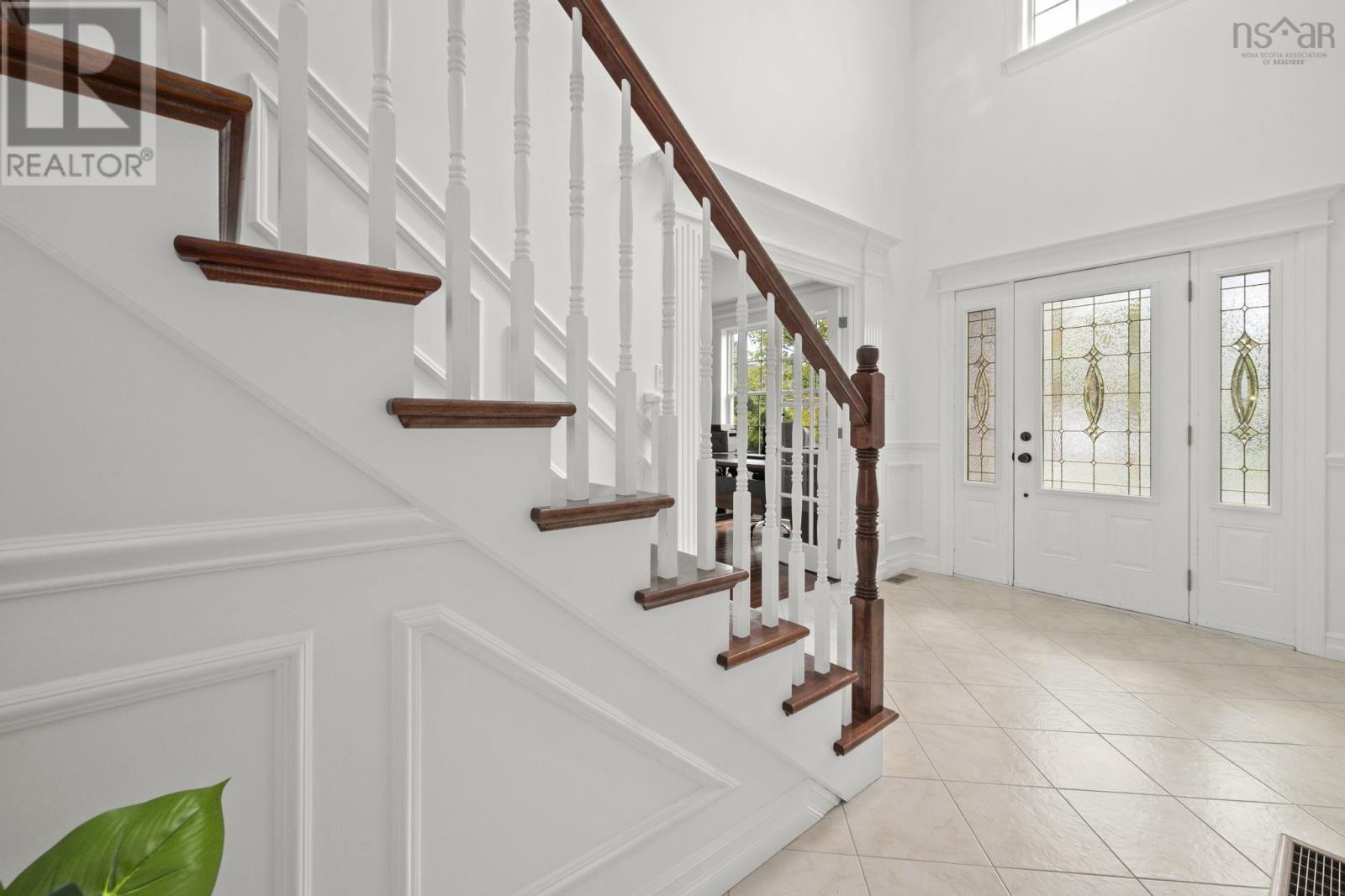 Property at 24 Vanier Way image 3