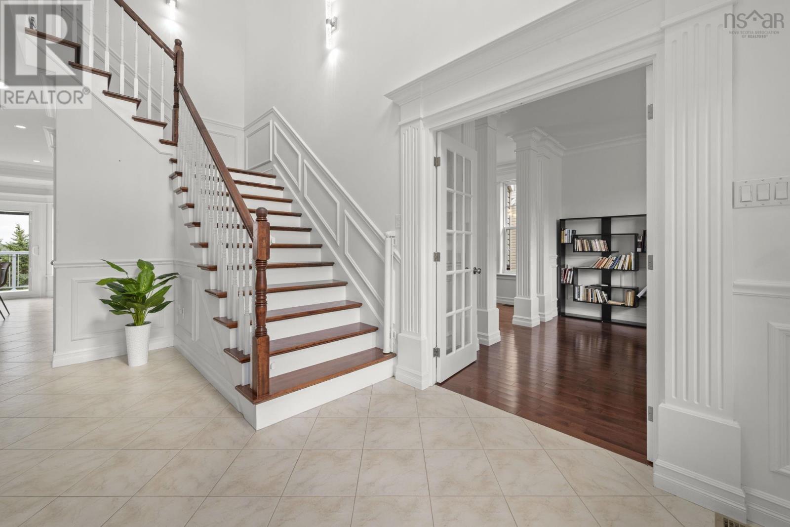 Property at 24 Vanier Way image 2