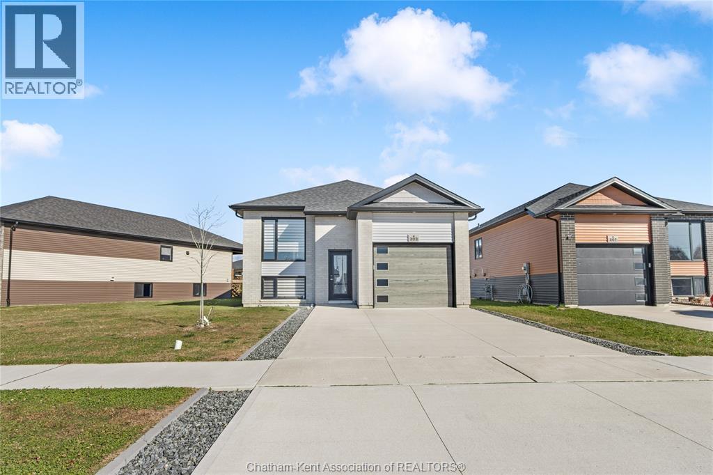 MLS# 25028959: 203 MOONSTONE CRESCENT, Chatham, Canada