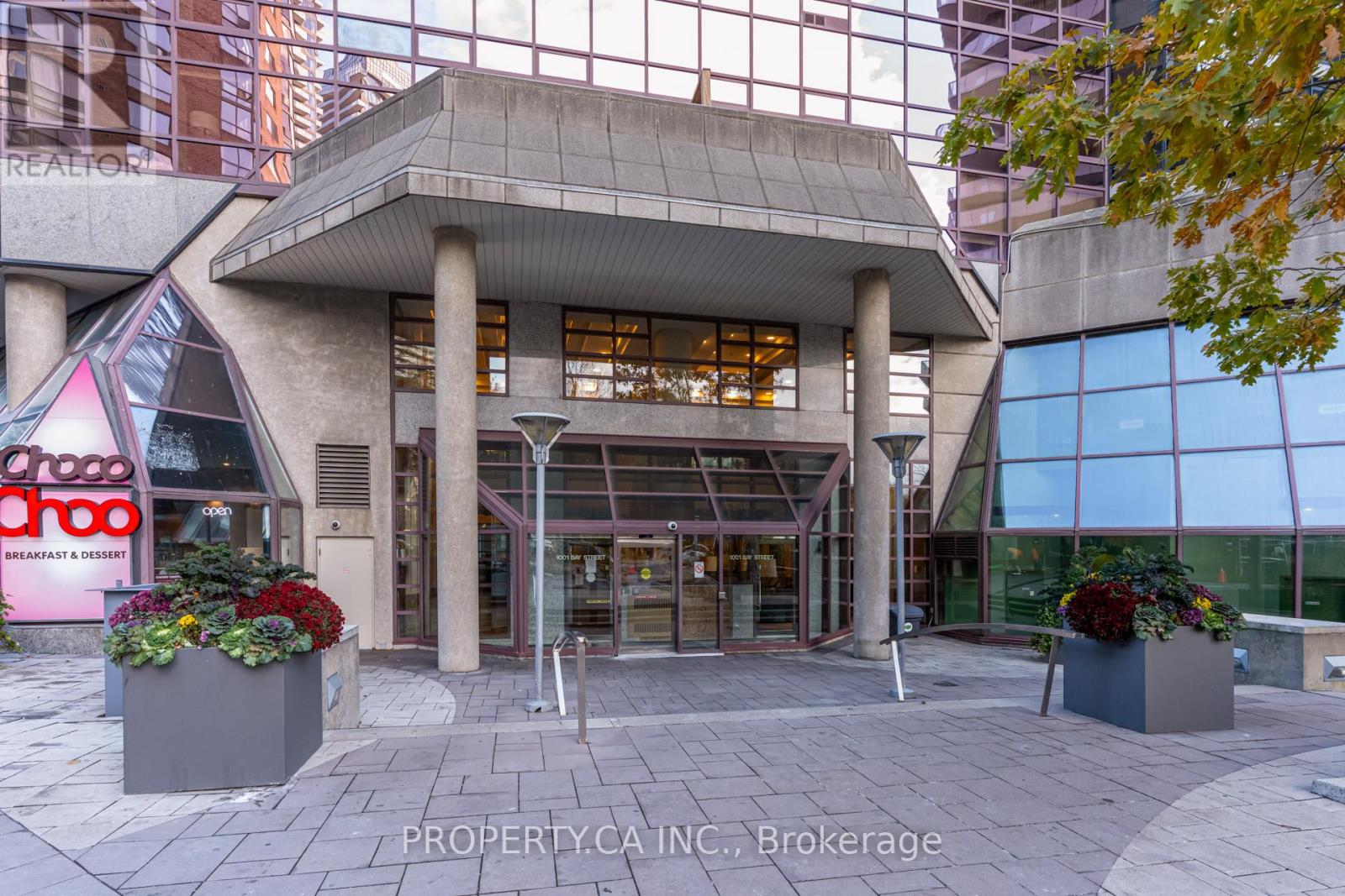 1410 - 1001 Bay Street, Toronto, Ontario  M5S 3A6 - Photo 2 - C12552054