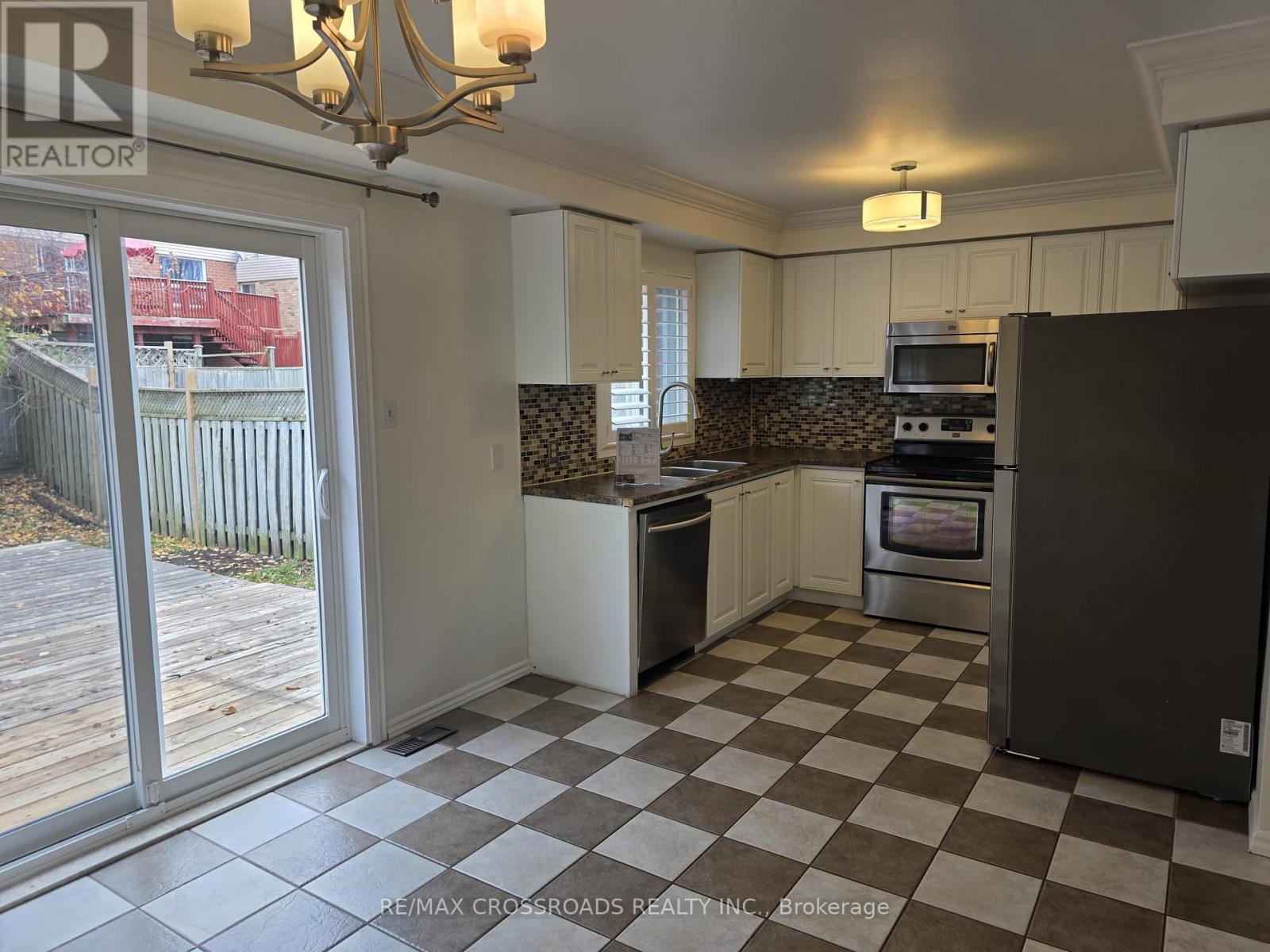 25 Fry Crescent, Clarington, Ontario  L1C 4Y2 - Photo 6 - E12551982