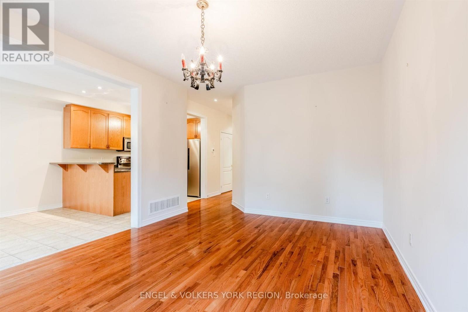 73 Saffron Street, Markham, Ontario  L6E 1Y5 - Photo 10 - N12551986