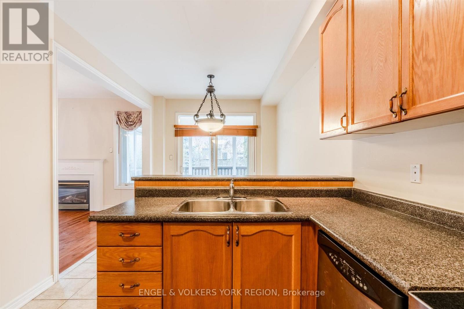 73 Saffron Street, Markham, Ontario  L6E 1Y5 - Photo 15 - N12551986