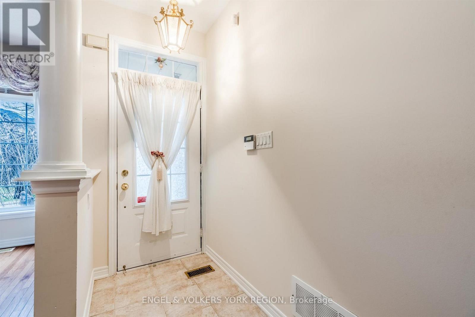 73 Saffron Street, Markham, Ontario  L6E 1Y5 - Photo 2 - N12551986