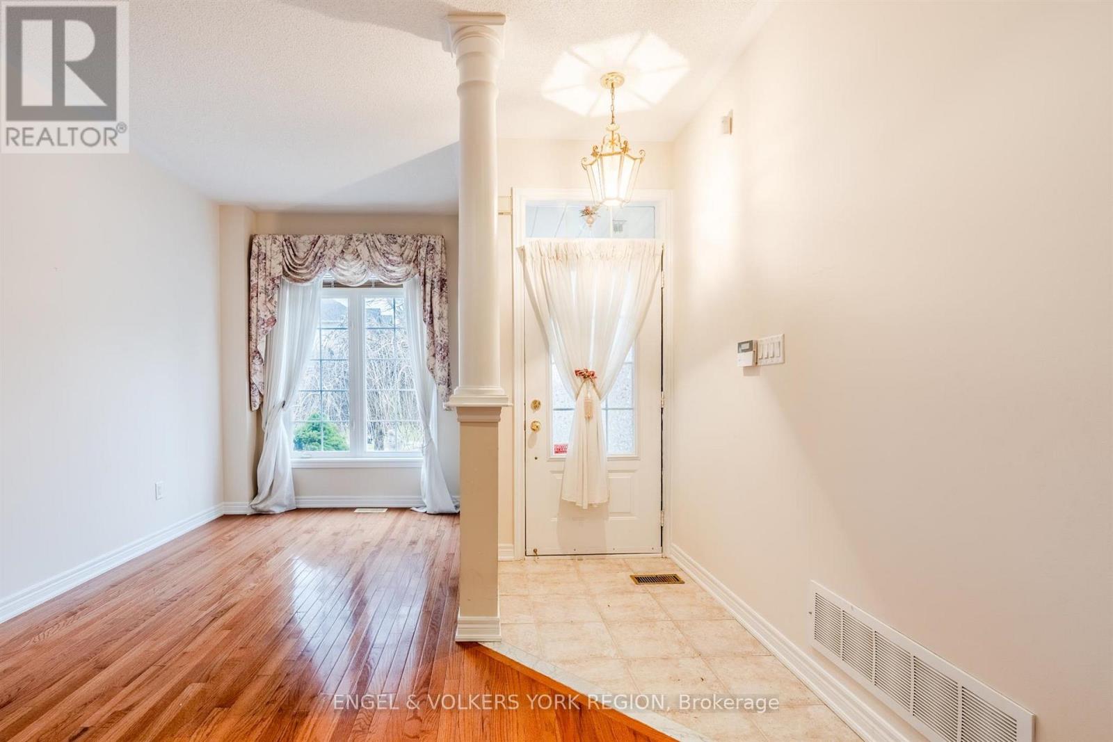 73 Saffron Street, Markham, Ontario  L6E 1Y5 - Photo 3 - N12551986