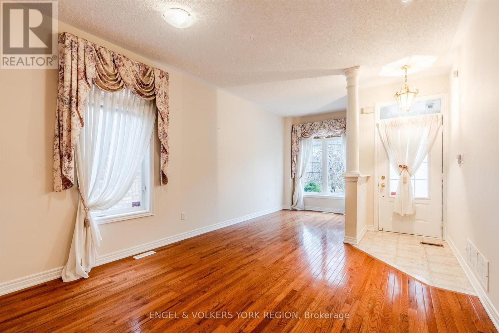 73 Saffron Street, Markham, Ontario  L6E 1Y5 - Photo 4 - N12551986