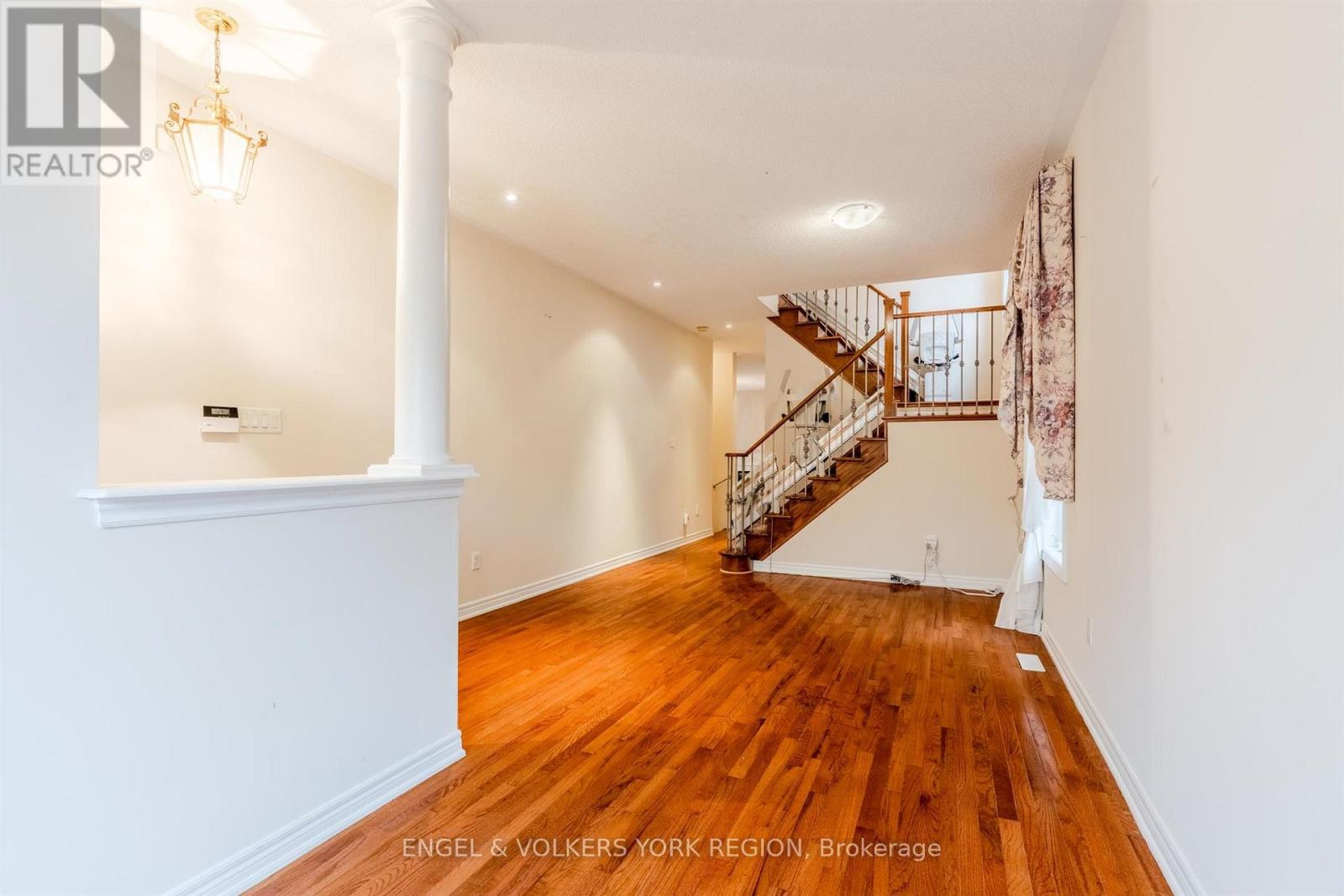 73 Saffron Street, Markham, Ontario  L6E 1Y5 - Photo 5 - N12551986